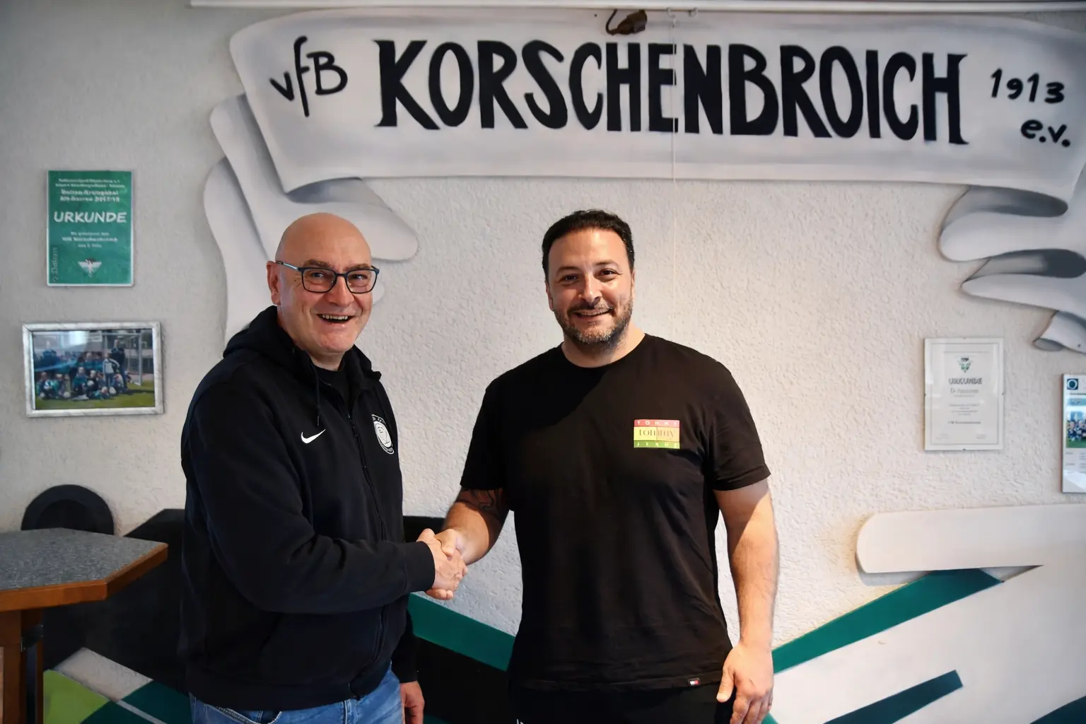 Ali Salgin und Mario Zuther beim Shake Hand